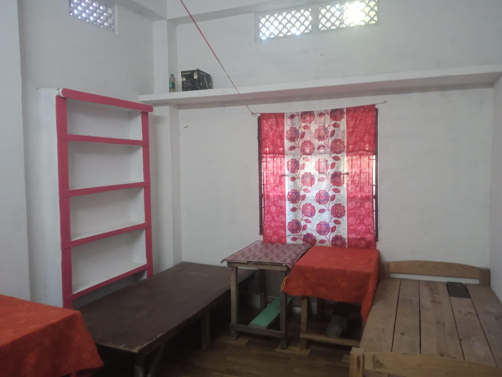 Sabitri girls PG contact no 6003155354