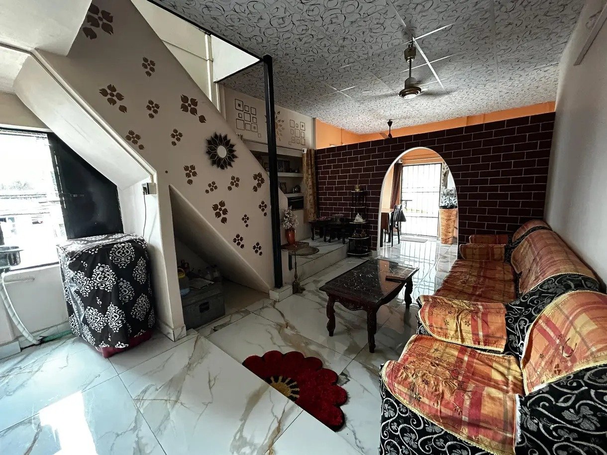 3bk flat with 2 bathroom plus a road side balcony for sale at prime location