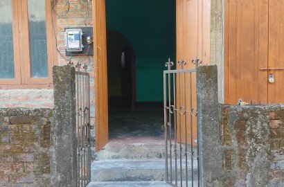 2 room available 1 for family 1 for godown or office
