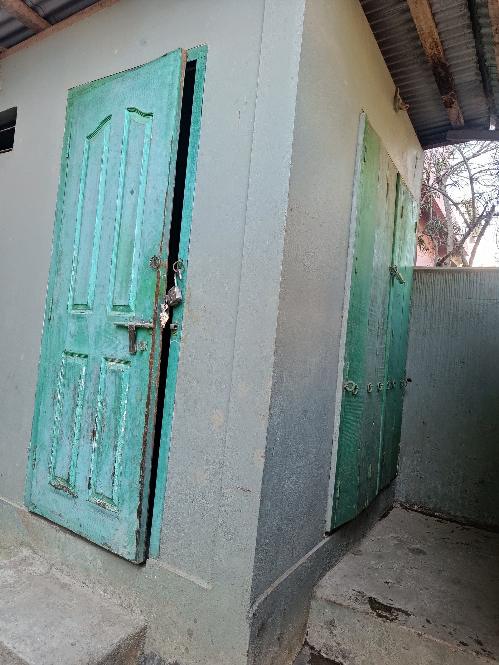 Shop cum godown on rent