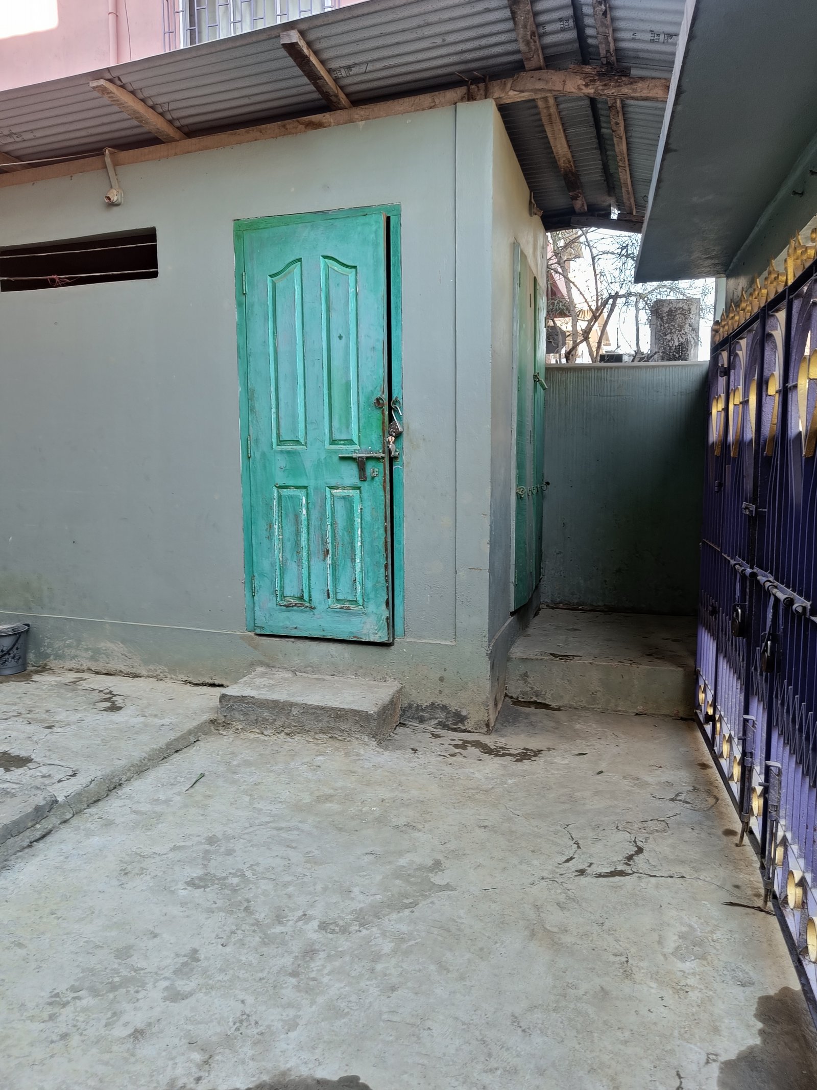 Shop cum godown on rent