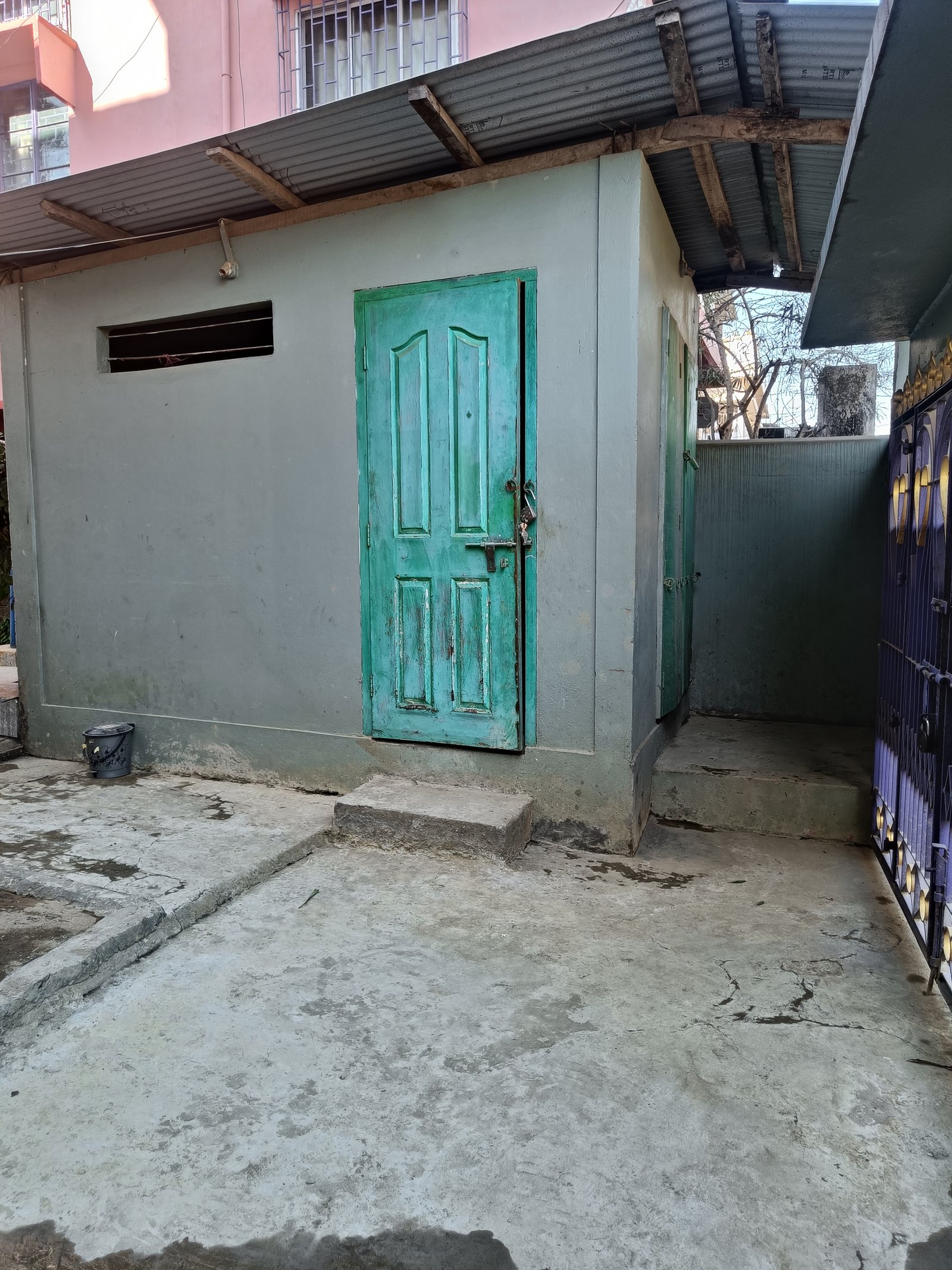 Shop cum godown on rent