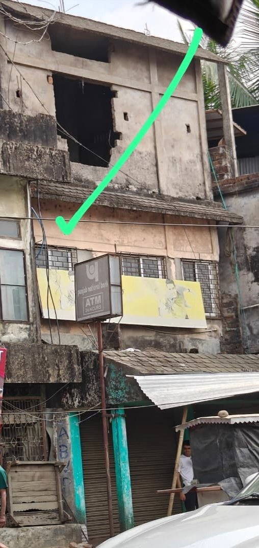 Commercial building for sale